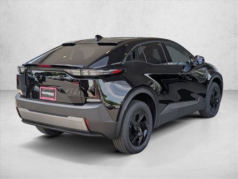 New 2026 Subaru Uncharted Premium FWD image 2