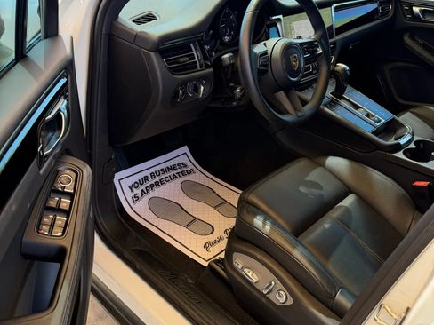 Used 2025 Porsche Macan Turbo AWD/4WD image 9