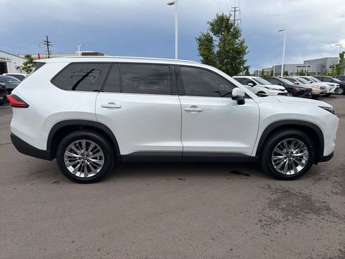 Used 2024 Toyota Grand Highlander AWD image 10