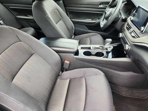 Used 2024 Nissan Altima 2.5 SV FWD image 13