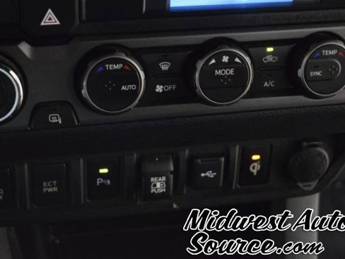 Used 2021 Toyota Tacoma TRD Off-Road w/ Technology Package image 18