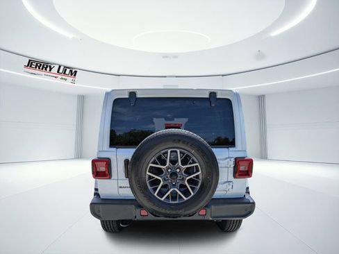 New 2026 Jeep Wrangler Unlimited Sahara AWD/4WD image 4