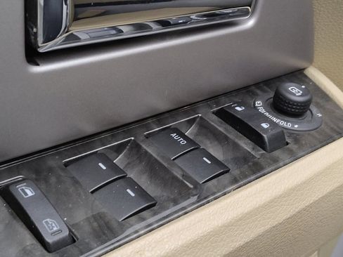 Used 2017 Ford Expedition EL Limited w/ Equipment Group 301A image 27