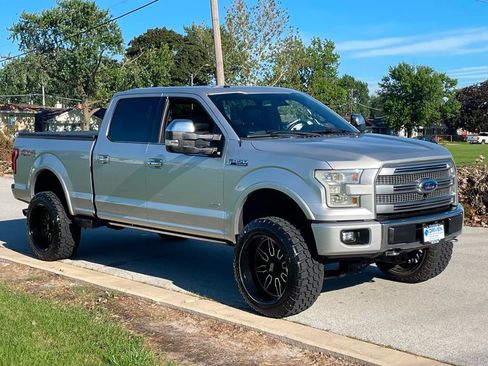 Used 2015 Ford F150 Platinum w/ Equipment Group 701A Luxury AWD/4WD image 12