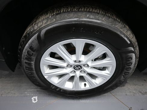 Certified 2025 Toyota Grand Highlander LE image 12