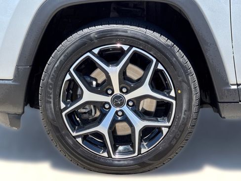 Used 2025 Jeep Compass Limited AWD/4WD image 13