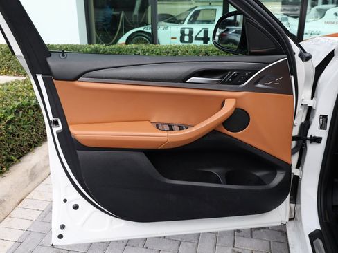 Used 2023 BMW X4 xDrive30i w/ M Sport Package image 11