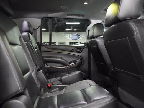 Used 2020 Chevrolet Suburban LT AWD/4WD image 18