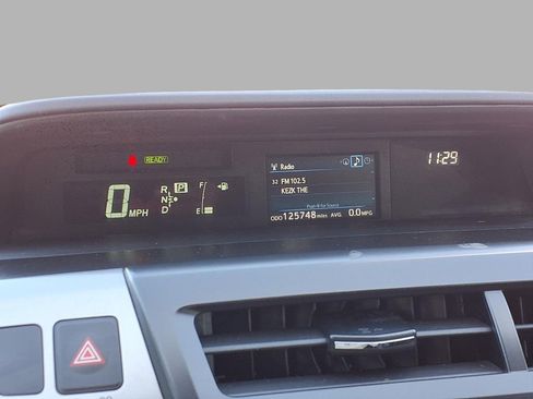 Used 2017 Toyota Prius V Four image 9