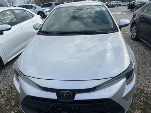 Used 2024 Toyota Corolla LE image 2