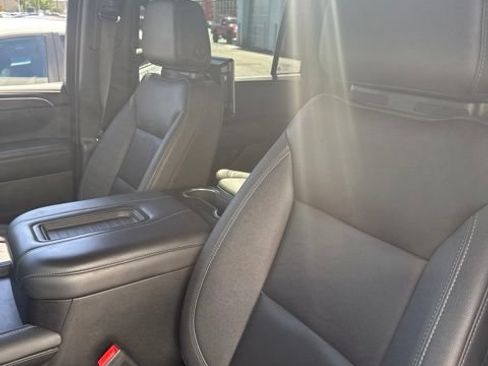 Used 2023 Chevrolet Suburban Z71 w/ Luxury Package AWD/4WD image 8