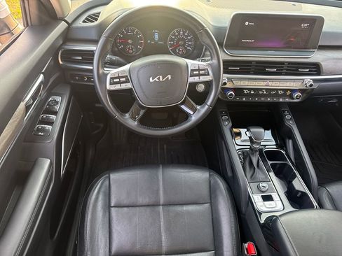 Used 2022 Kia Telluride EX w/ EX Premium Package FWD image 18