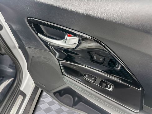 Used 2020 Kia Niro EX Premium image 31