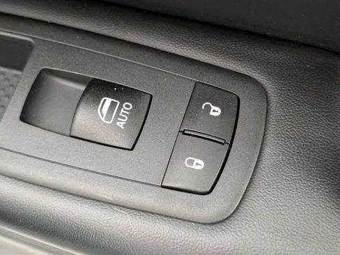 Used 2020 Jeep Grand Cherokee Laredo RWD image 33