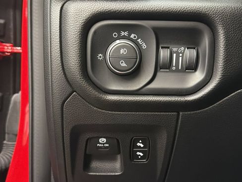 Used 2025 RAM 1500 Big Horn AWD/4WD image 32