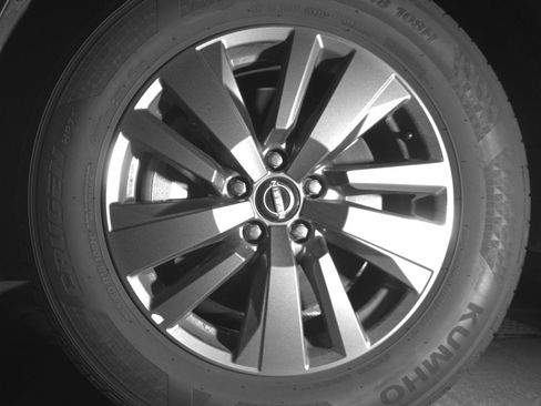 Used 2025 Nissan Pathfinder SV image 12