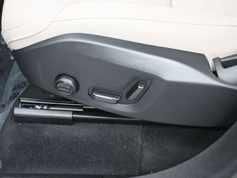 New 2026 Volvo XC90 B6 Plus w/ Protection Package Premier AWD/4WD image 12