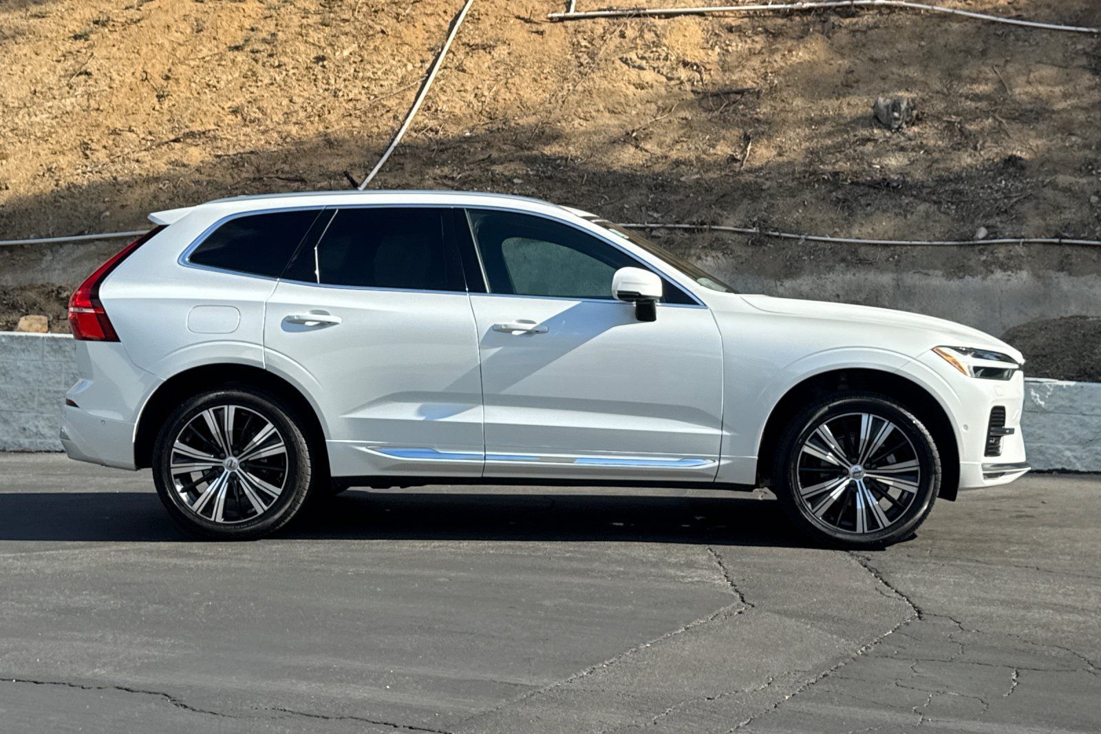 Certified 2023 Volvo XC60 B5 Plus w/ Protection Package Premier FWD image 3
