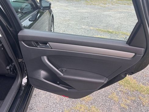Used 2014 Volkswagen Passat 2.5 S FWD image 15