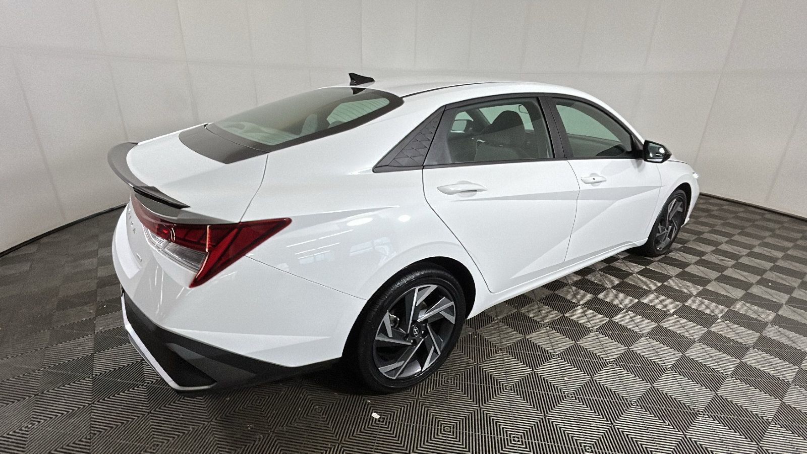 Used 2025 Hyundai Elantra SEL FWD image 3
