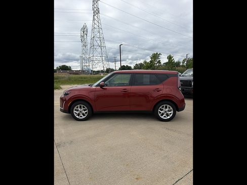 Used 2025 Kia Soul S FWD image 2