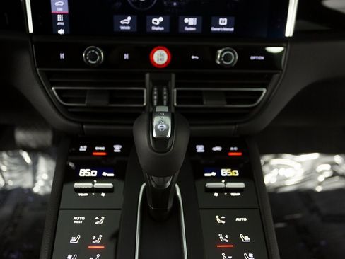 New 2026 Porsche Macan image 20