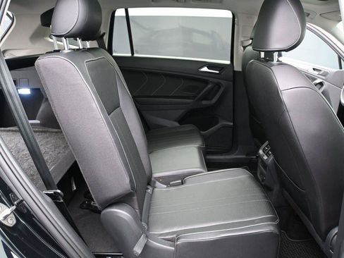 Used 2022 Volkswagen Tiguan SE w/ Panoramic Sunroof Package AWD/4WD image 17