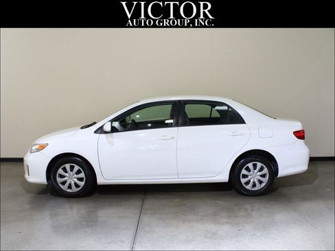 Used 2011 Toyota Corolla LE image 1