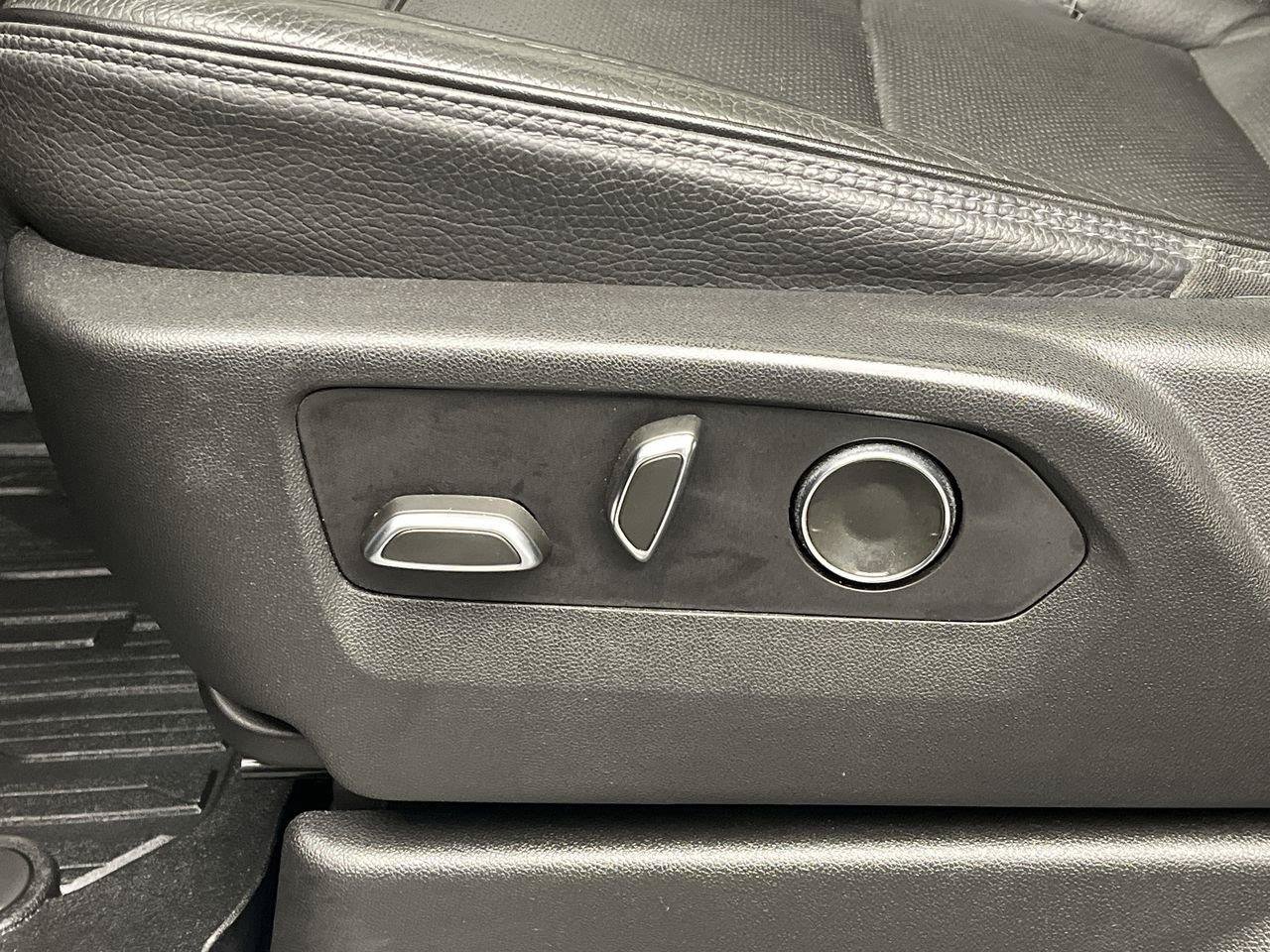 Certified 2021 GMC Yukon Denali w/ Denali Premium Package AWD/4WD image 12