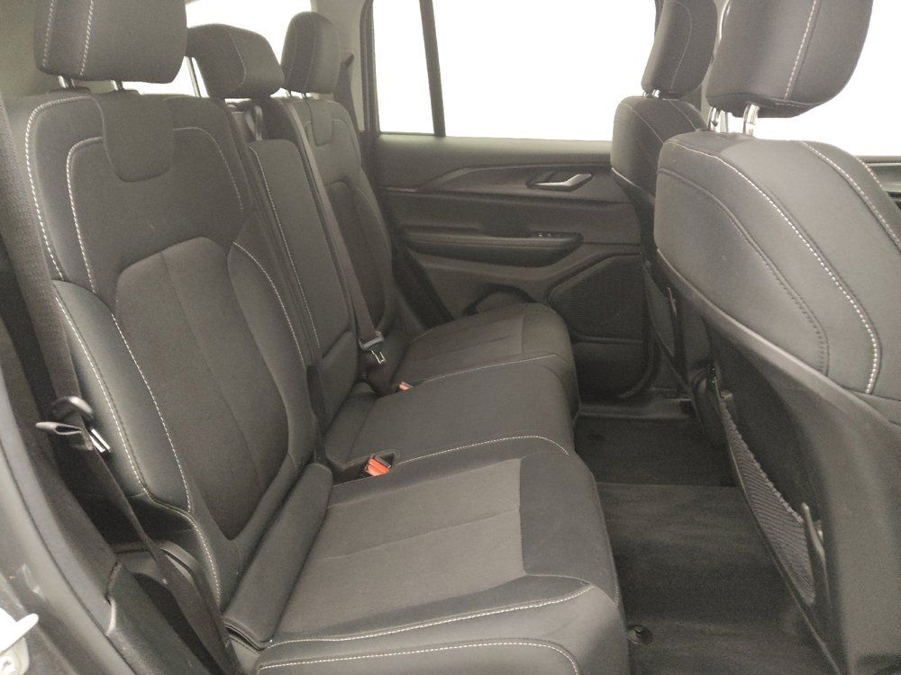 Used 2023 Jeep Grand Cherokee Laredo w/ Luxury Tech Group I AWD/4WD image 19