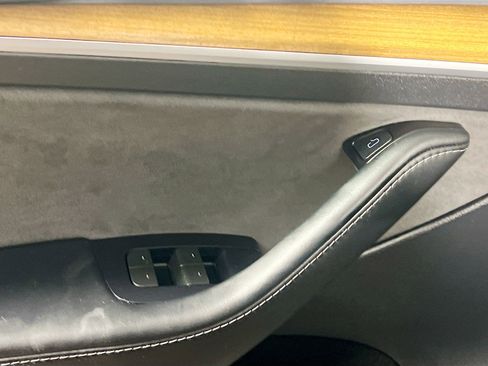 Used 2024 Tesla Model Y 2WD image 16