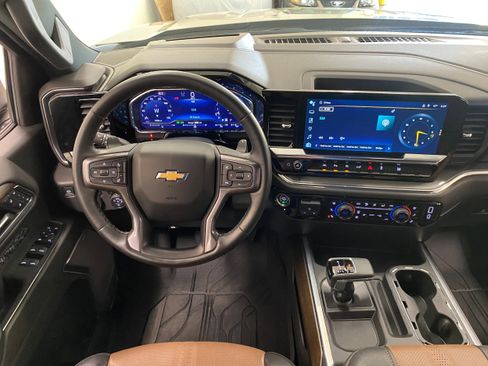 Used 2024 Chevrolet Silverado 1500 High Country w/ Technology Package image 11