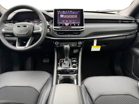 New 2026 Jeep Compass Latitude image 10