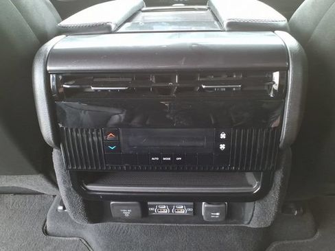 Certified 2023 Jeep Wagoneer L 4WD image 28