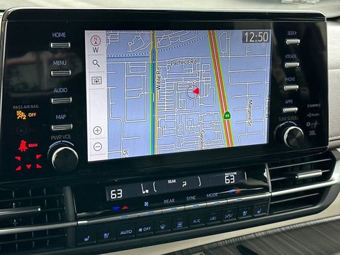 Used 2024 Toyota Sienna Platinum image 23