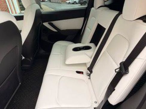 Used 2021 Tesla Model Y Long Range AWD/4WD image 4