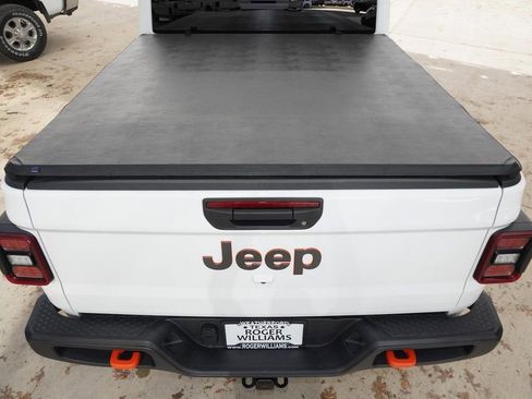 Used 2025 Jeep Gladiator Mojave w/ Convenience Group image 32