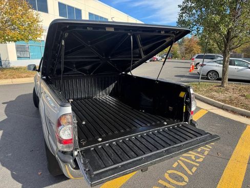 Used 2011 Toyota Tacoma 4x4 Access Cab V6 w/ TRD Sport Pkg image 26