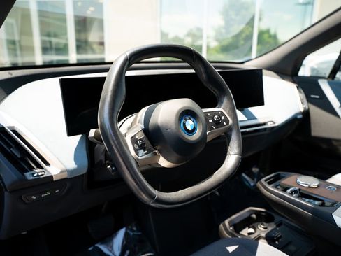 Used 2024 BMW iX xDrive50 w/ Premium Package AWD/4WD image 31