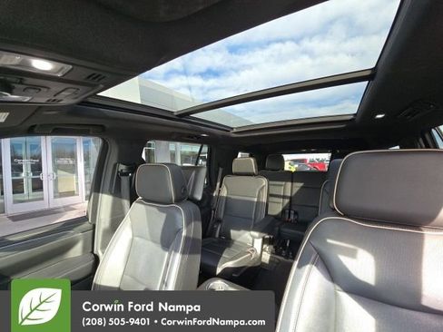 Used 2021 GMC Yukon SLT w/ SLT Luxury Plus Package image 12