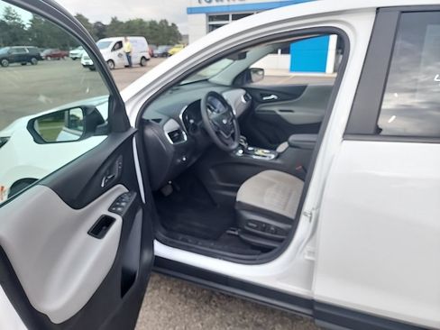 Used 2023 Chevrolet Equinox LS w/ LS Convenience Package AWD/4WD image 12