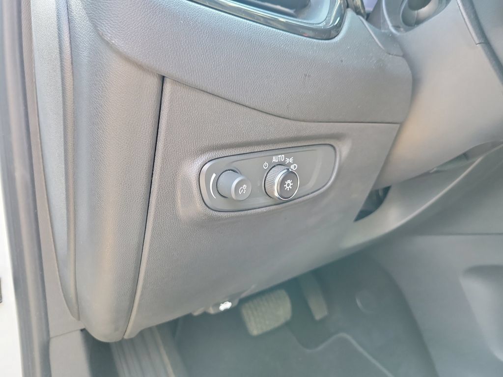 Used 2023 Chevrolet Equinox RS FWD image 26