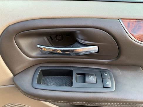 Used 2016 Chrysler Town & Country Touring image 22