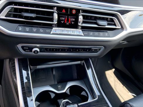 Used 2020 BMW X7 xDrive40i w/ M Sport Package AWD/4WD image 32