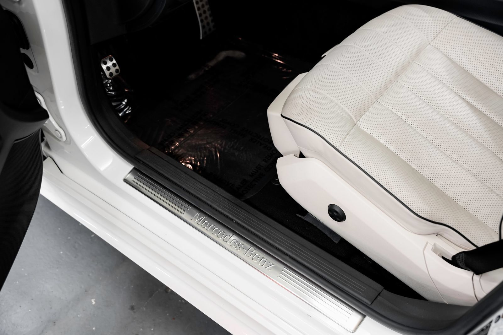 Used 2015 Mercedes-Benz E 400 Sedan image 20