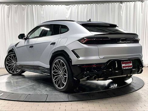 Used 2025 Lamborghini Urus SE image 3