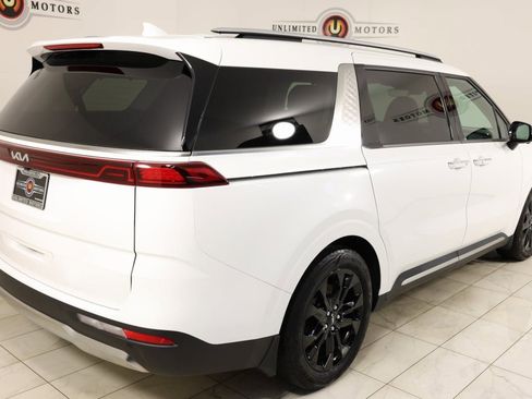 Used 2024 Kia Carnival SX Prestige image 3