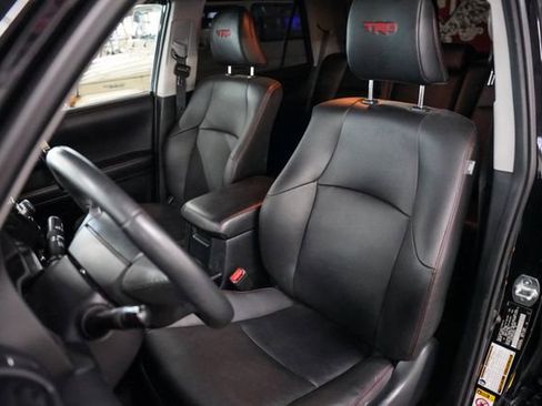 Used 2019 Toyota 4Runner TRD Off-Road Premium AWD/4WD image 4