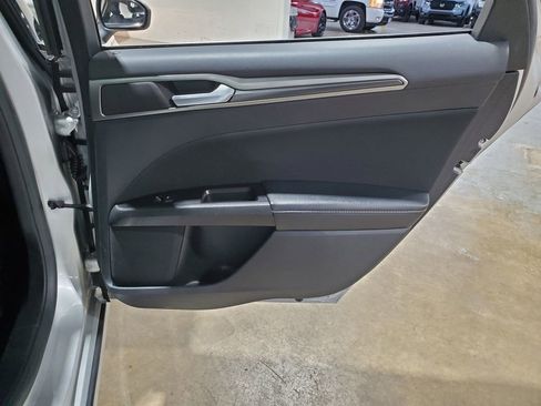 Used 2017 Ford Fusion SE w/ Equipment Group 201A FWD image 21