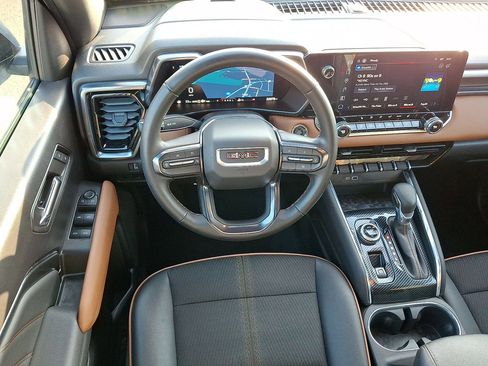 Used 2024 GMC Canyon AT4 image 21